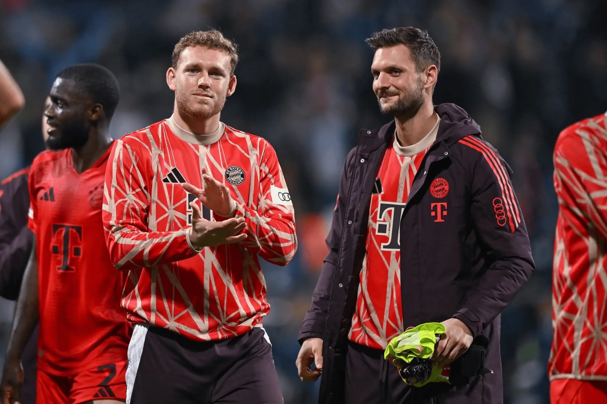 包含拜仁慕尼黑面对困境，主场对阵实力强劲对手考验重重的词条